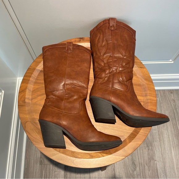 Brown faux leather cowboy boots - Picture 6 of 8